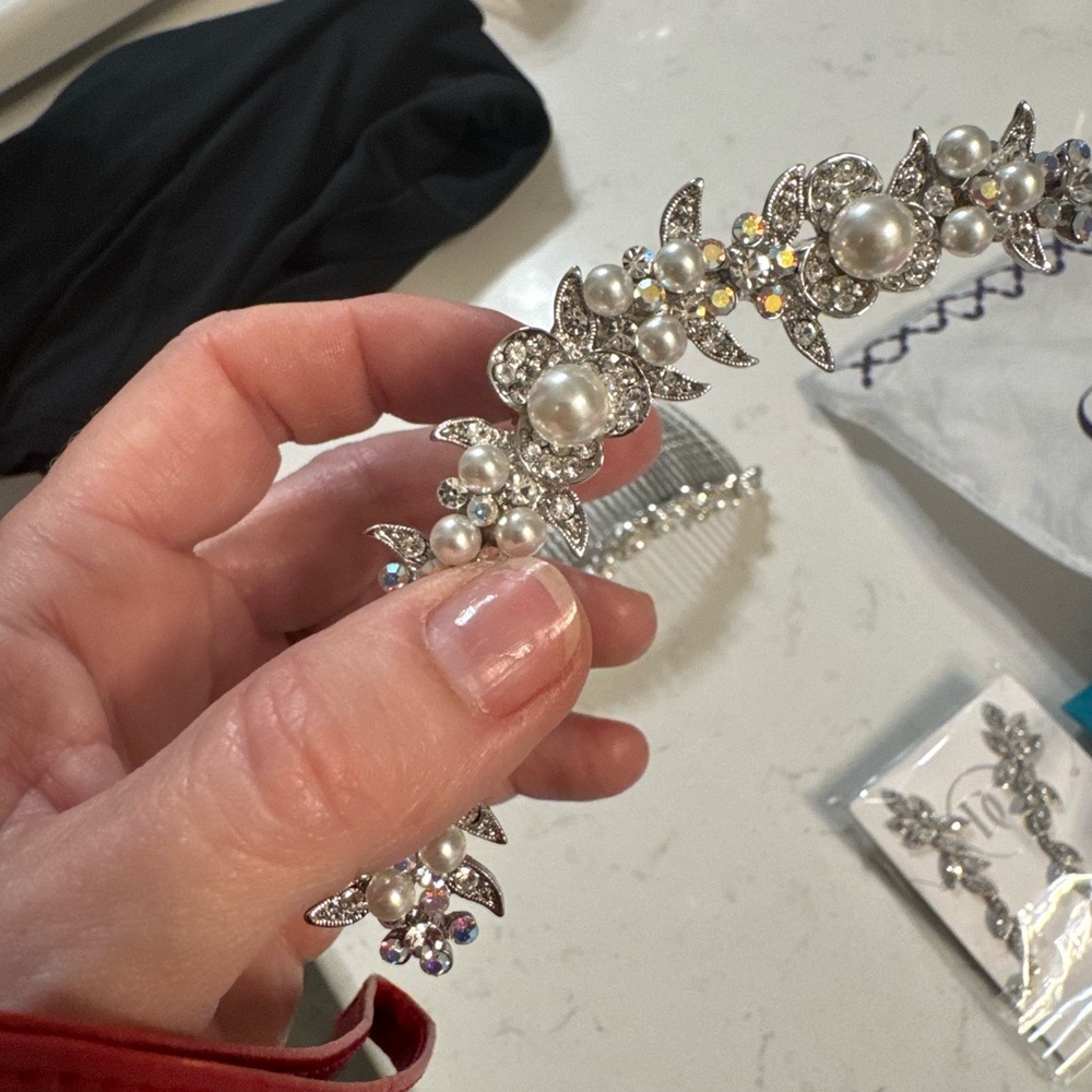 EUC Elegant Silver and Pearl Hair Comb